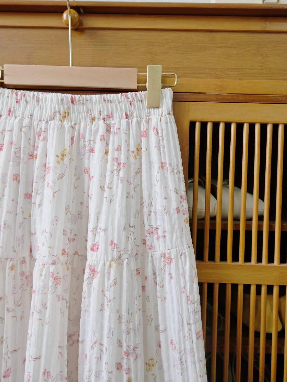 Sweet Cute Ditsy Pink Floral Tiered Skirt Crinkle Texture Elastic High Waist Flowy Ruffle Midi Skirt Summer Casual Beach A Line