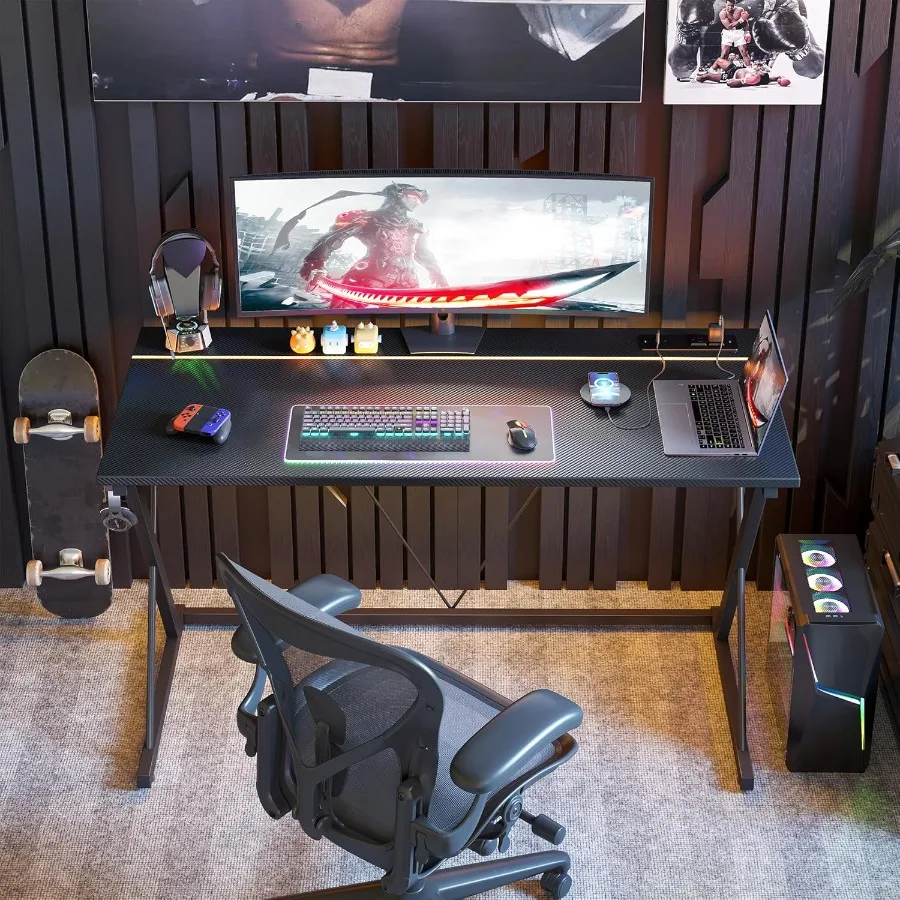 مكتب ألعاب مريح مقاس 47 بوصة مع منافذ طاقة مدمجة وإضاءة LED محيطة عمل الكمبيوتر بلمسة نهائية من ألياف الكربون F #4