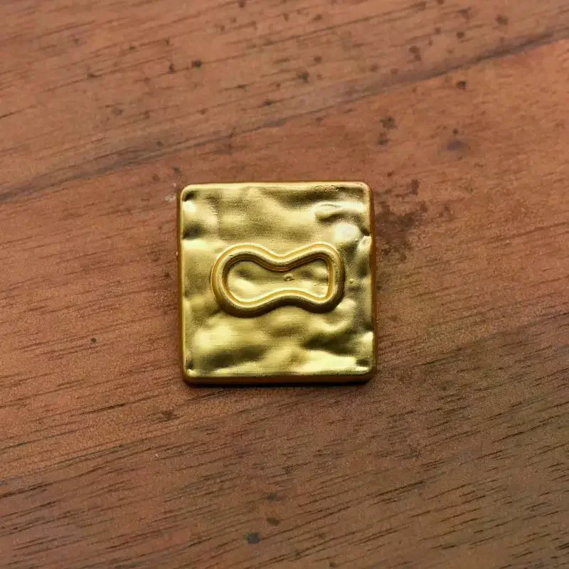 Vintage Metal Button Artistic - Vintage Collectible Buttons recension och pris