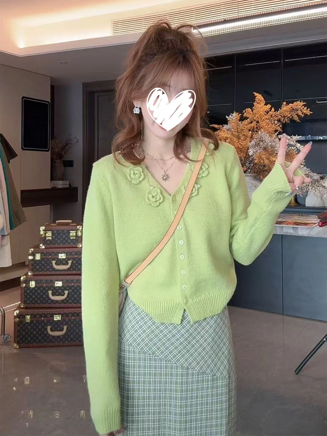 

Мягкий уютный вязаный свитер с V-образным вырезом и длинными рукавами с цветочным принтом, женский осенний модный комплект с юбкой с высокой талией