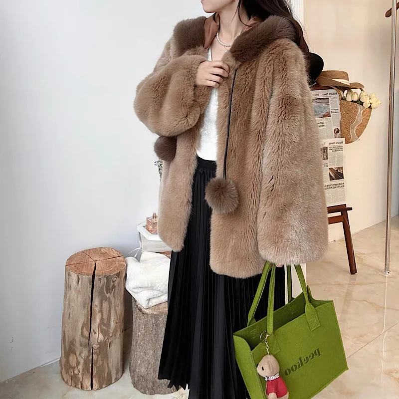 2023 New Real Featured Fox Fur Coats Women's Hooded with Lovely Eers Coat Simple Street Warm