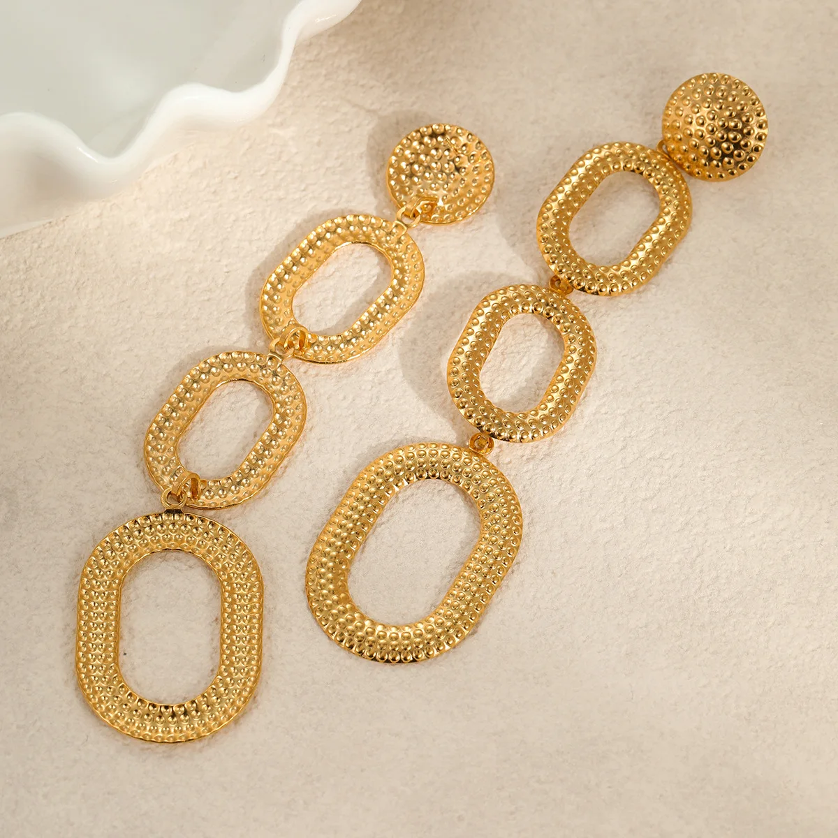 

NISHIZAWA Retro Style Exaggerated Pattern Oval Stainless Steel Earrings Literary Temperament Palace Style Earrings