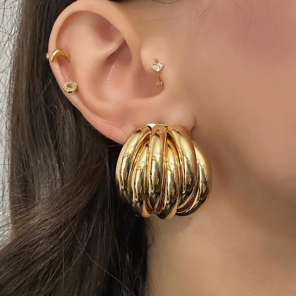 

Vintage Stud Earrings Multilayer Stainless Steel 18K Gold Plated Chunky Huggies for Women C-shape Stripe Texture Wedding Jewelry