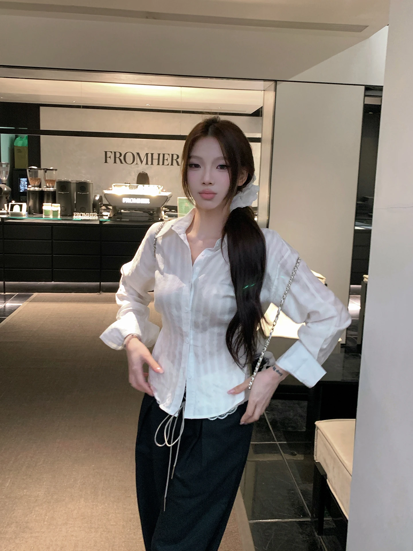 

Женская белая блузка с длинным рукавом в полоску, прозрачный дизайн, эффект утончения талии, высокое качество, модный топ