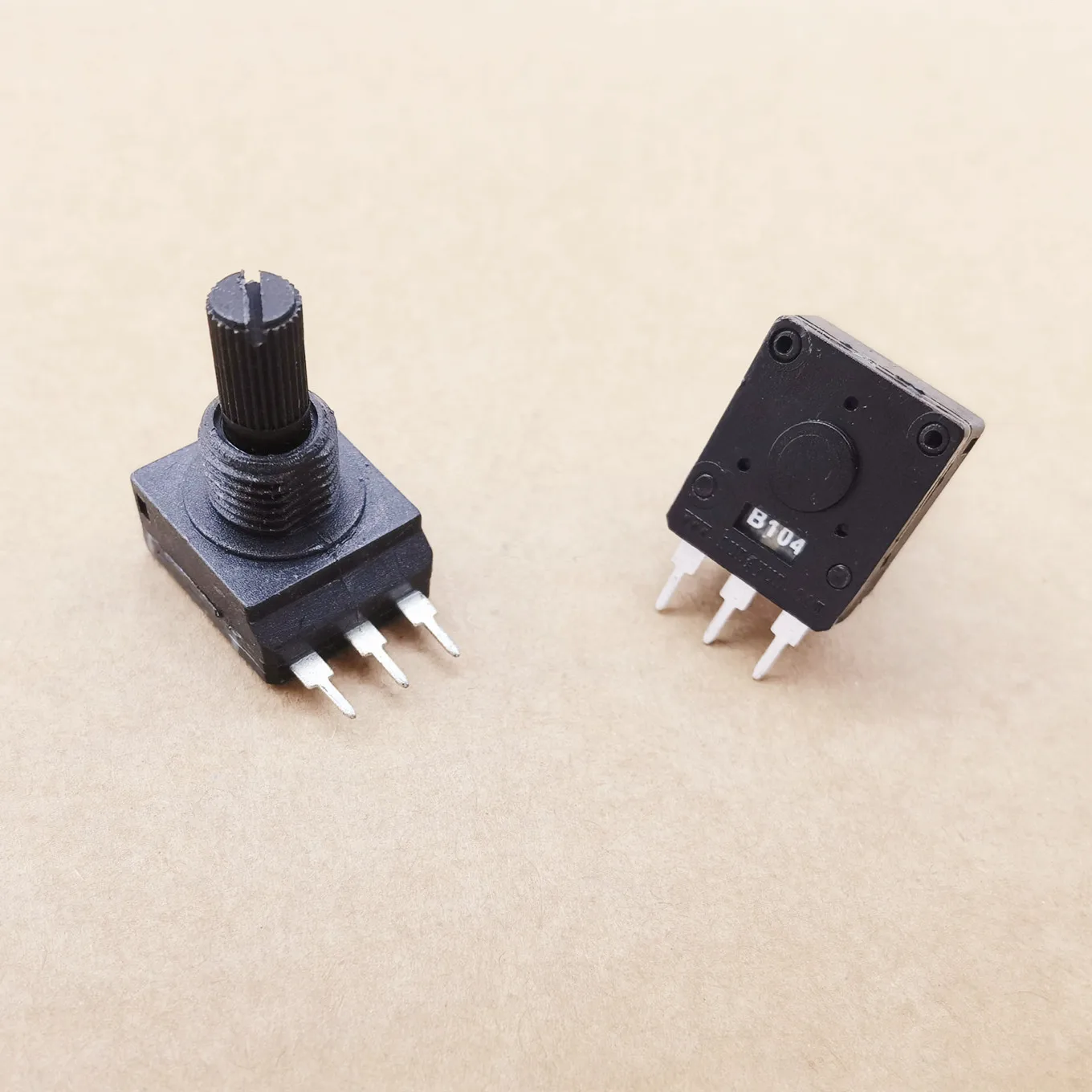 

Оригинальный новый 100% потенциометр для электросварочного аппарата PC1601-H-B104 B100K (ПЕРЕКЛЮЧАТЕЛЬ)