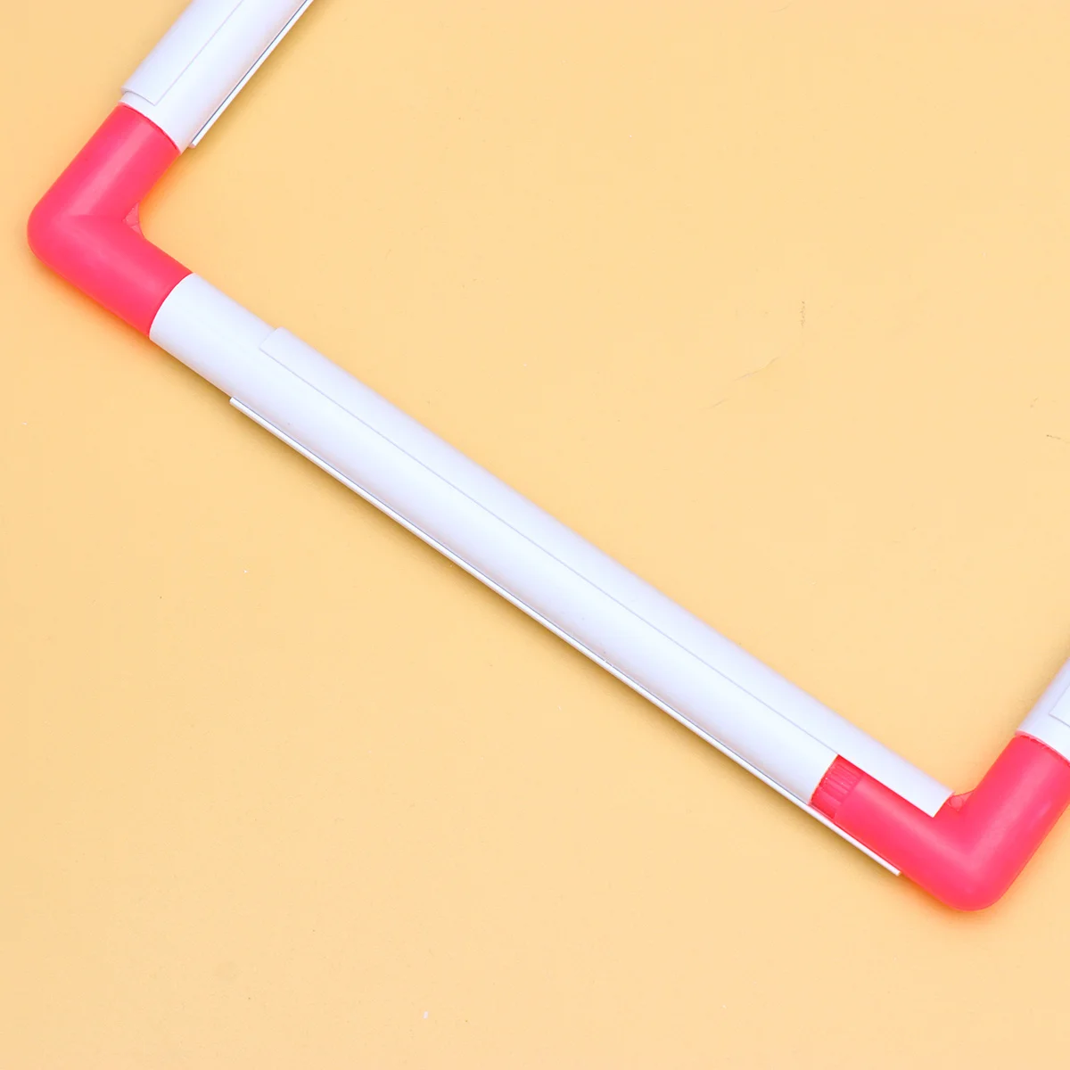 

1Pcs Plastic Embroidery Frame Durable Portable Cross Stitch Quilting Needlepoint Tool 30x40cm Random Color Easy Assemble