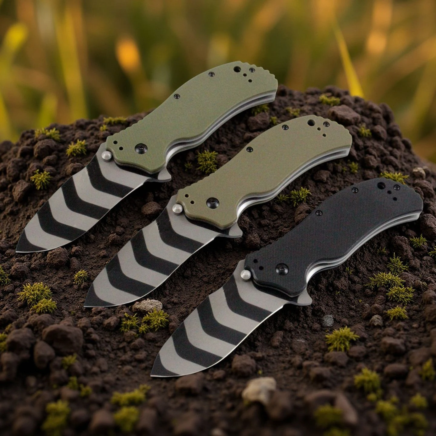 

Multi-functional outdoor EDC folding knife, S30V blade, G10 handle, suitable for daily carry and outdoor use.