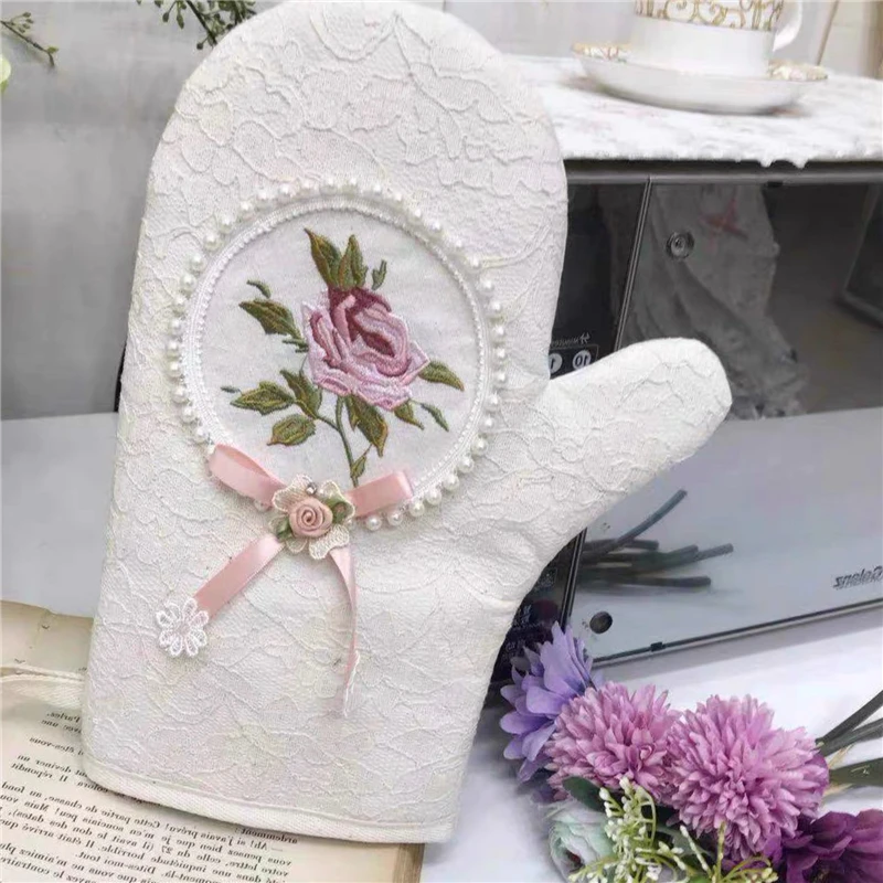 Retro Lace Oven Mitts Padded Microwave Oven Gloves Heat Insulation Anti-Scalding French White Pearl Kitchen Gloves Accessories