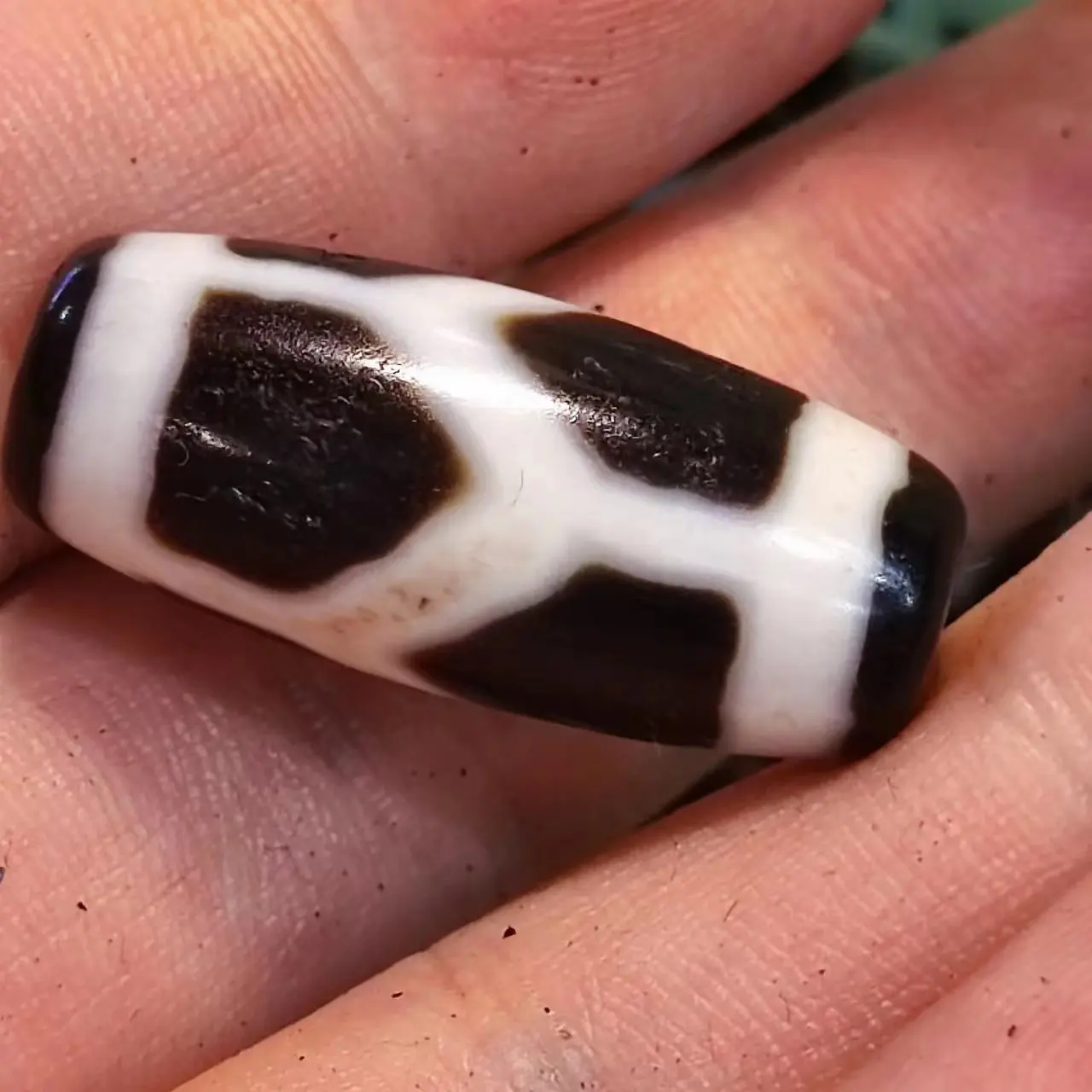 1pcs/lot pure natural craft black white calcified old porcelain agate dzi beads weathering Horseshoe pattern texture Pretty diy