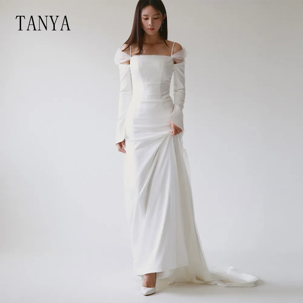 Elegant Scalloped Neck Wedding Dress With Long Flare Sleeves Soft Satin Simple A Line Spaghetti Strap Sweep Train Bridal Gowns