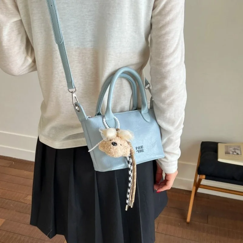 

Ladies Chic Leather Crossbody Bag For Daily Commute With Adjustable Strap In Classic Design