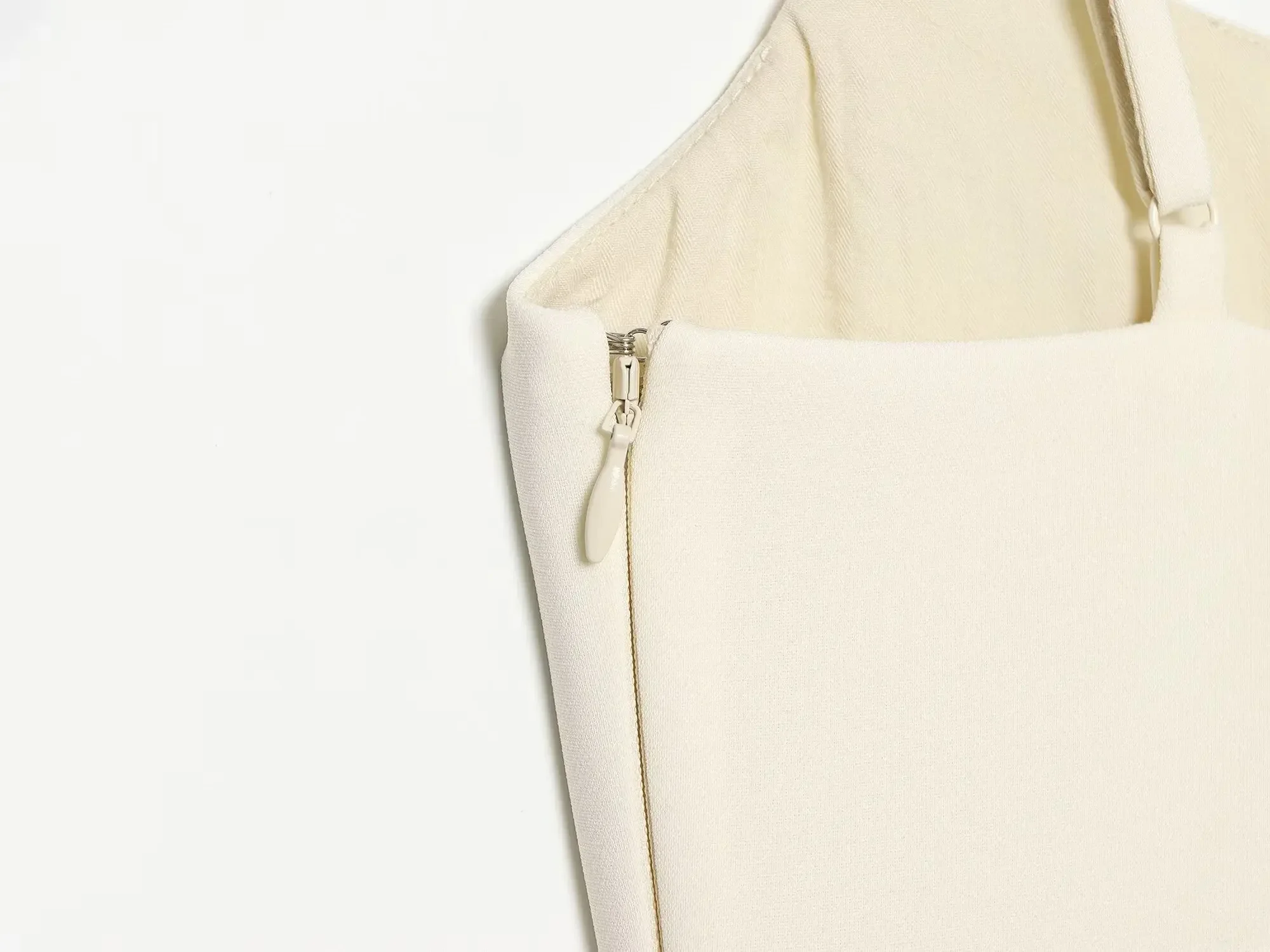 KONDALA Damen Elegantes, einzigartiges Camisole-Top mit unregelmäßigem Saum – Sommer 2026 Trendiges, sexy, lässiges, schmales Oberteil für Frauen – Minimalistisches, schickes Trägertop – Detail 13