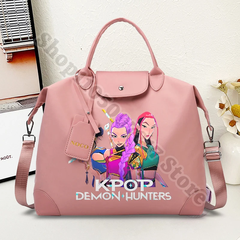 KPop Demon Hunters, Π΄Π΅ΡΡΠΊΠ°Ρ Π΄ΠΎΡΠΎΠΆΠ½Π°Ρ ΡΡΠΌΠΊΠ° ΡΠ΅ΡΠ΅Π· ΠΏΠ»Π΅ΡΠΎ, Π΄Π΅ΡΡΠΊΠ°Ρ ΠΌΠΈΠ»Π°Ρ ΡΡΠΌΠΊΠ° Π² ΡΡΠΈΠ»Π΅ Π°Π½ΠΈΠΌΠ΅ Π΄Π»Ρ Π΄Π΅Π²ΠΎΡΠ΅ΠΊ, Π±ΠΎΠ»ΡΡΠ°Ρ Π²ΠΌΠ΅ΡΡΠΈΡΠ΅Π»ΡΠ½Π°Ρ ΡΡΠΌΠΊΠ° Π΄Π»Ρ Ρ
ΡΠ°Π½Π΅Π½ΠΈΡ, Π°ΠΊΡΠ΅ΡΡΡΠ°ΡΡ, ΡΠΎΠΆΠ΄Π΅ΡΡΠ²Π΅Π½ΡΠΊΠΈΠΉ ΠΏΠΎΠ΄Π°ΡΠΎΠΊ KPop Demon Hunters, Π΄Π΅ΡΡΠΊΠ°Ρ Π΄ΠΎΡΠΎΠΆΠ½Π°Ρ ΡΡΠΌΠΊΠ° ΡΠ΅ΡΠ΅Π· ΠΏΠ»Π΅ΡΠΎ, Π΄Π΅ΡΡΠΊΠ°Ρ ΠΌΠΈΠ»Π°Ρ ΡΡΠΌΠΊΠ° Π² ΡΡΠΈΠ»Π΅ Π°Π½ΠΈΠΌΠ΅ Π΄Π»Ρ Π΄Π΅Π²ΠΎΡΠ΅ΠΊ, Π±ΠΎΠ»ΡΡΠ°Ρ Π²ΠΌΠ΅ΡΡΠΈΡΠ΅Π»ΡΠ½Π°Ρ ΡΡΠΌΠΊΠ° Π΄Π»Ρ Ρ
ΡΠ°Π½Π΅Π½ΠΈΡ, Π°ΠΊΡΠ΅ΡΡΡΠ°ΡΡ, ΡΠΎΠΆΠ΄Π΅ΡΡΠ²Π΅Π½ΡΠΊΠΈΠΉ ΠΏΠΎΠ΄Π°ΡΠΎΠΊ