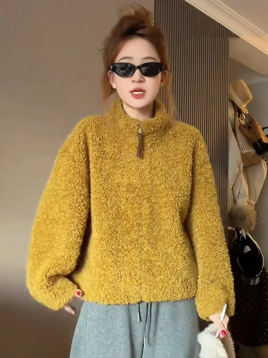 

Женская утепленная куртка из овчины в повседневном стиле, комбинированная из кожи и меха, короткое пальто для осени и зимы, новинка.