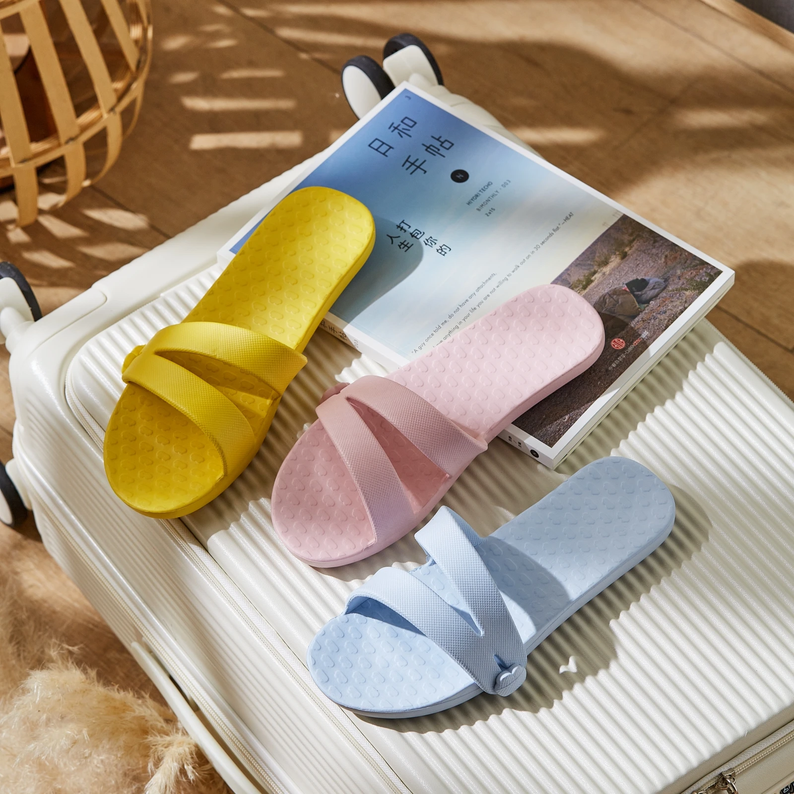 

Travel portable slippers, travel non-slip lightweight soft sole folding slippers for men and women