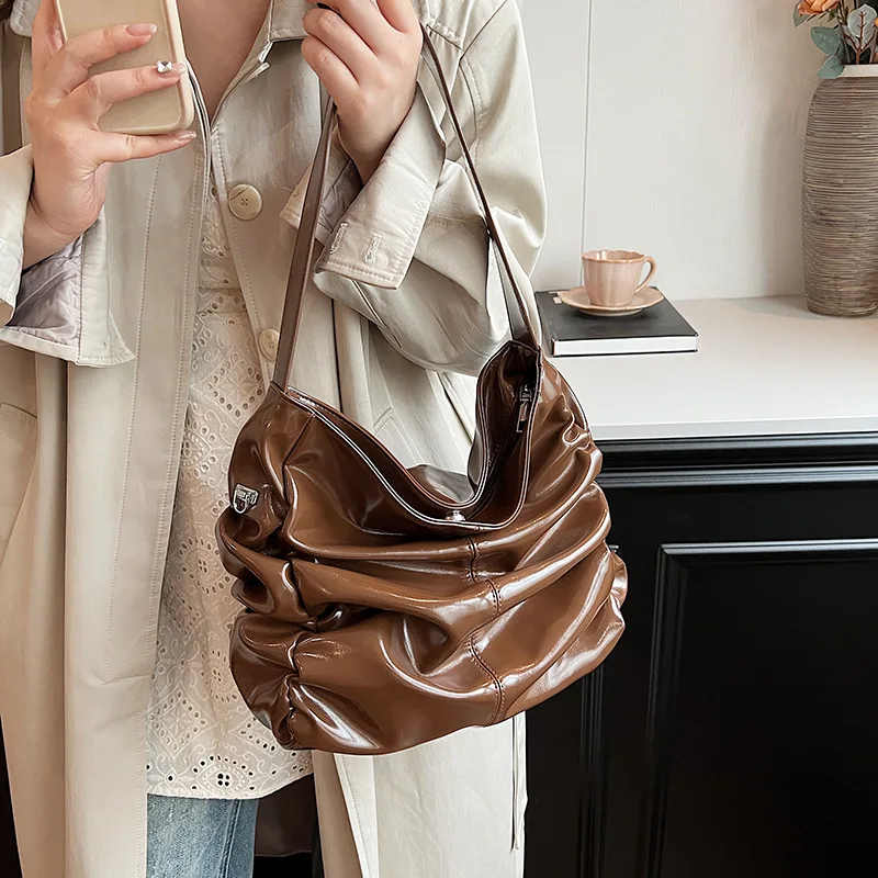 

2025 Niche Design Pleated Oil Wax Skin Lazy Wind Bucket Bag Underarm Shoulder Bag Korea Dongdaemun Crossbody