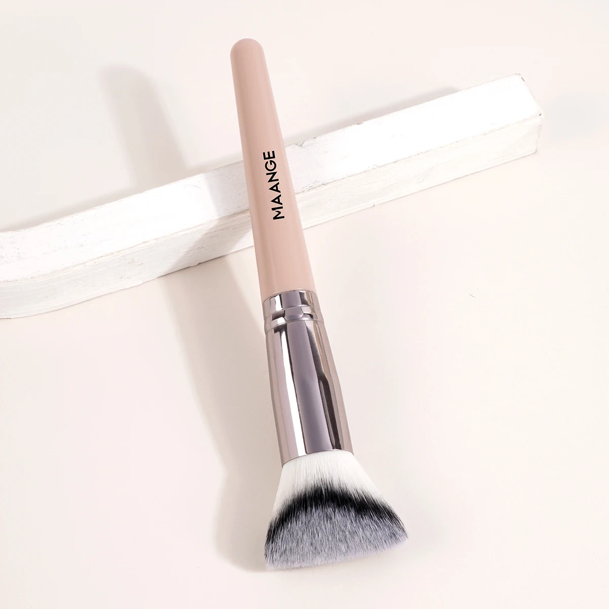 MAANGE Angled Contour Makeup Brush Premium Synthetic Hair Kabuki Foundation Brush for Base Makeup Blending Liquid Cream Powder