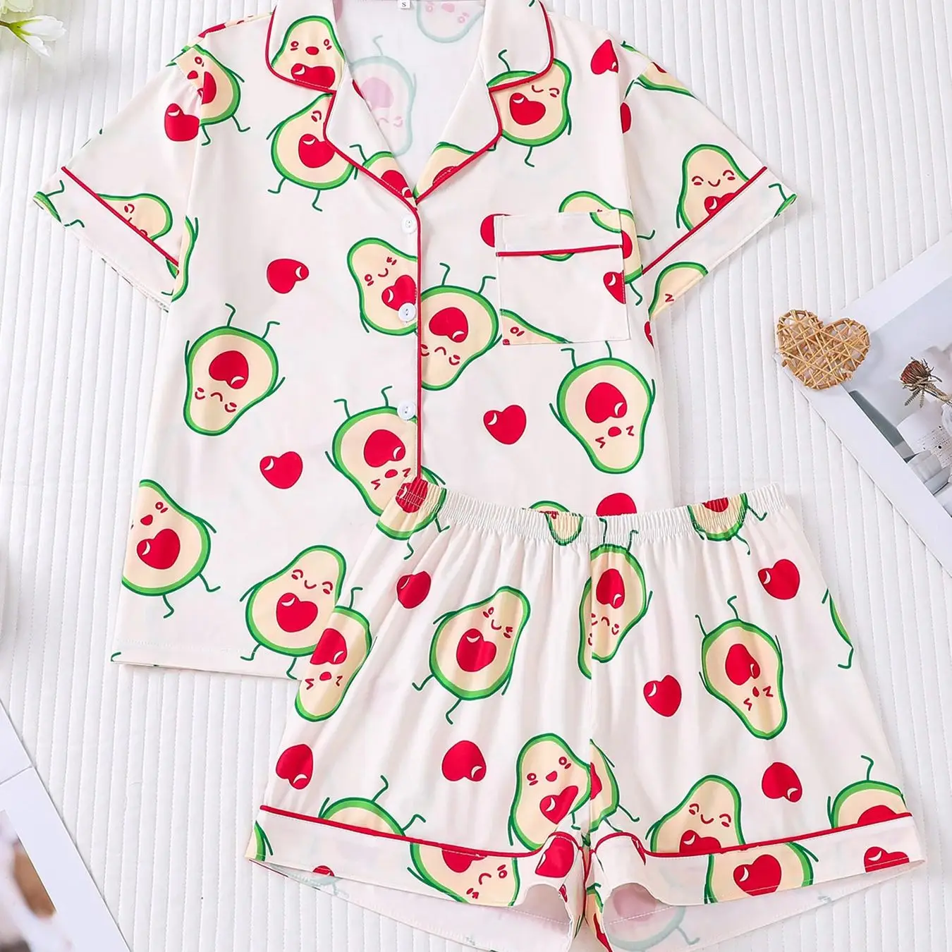 Women's Cartoon Avocado Heart-Shaped Printed Pajamas Set, Short-Sleeved Cardigan Shorts Casual Home Wear Two-Piece Set