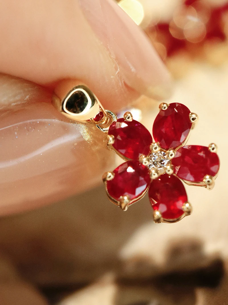 KUGG 100% 18K Yellow Gold Necklace Romantic Flower Shape Pendant Shiny Diamond Natural Ruby Necklace for Women Birthday Gift view 3