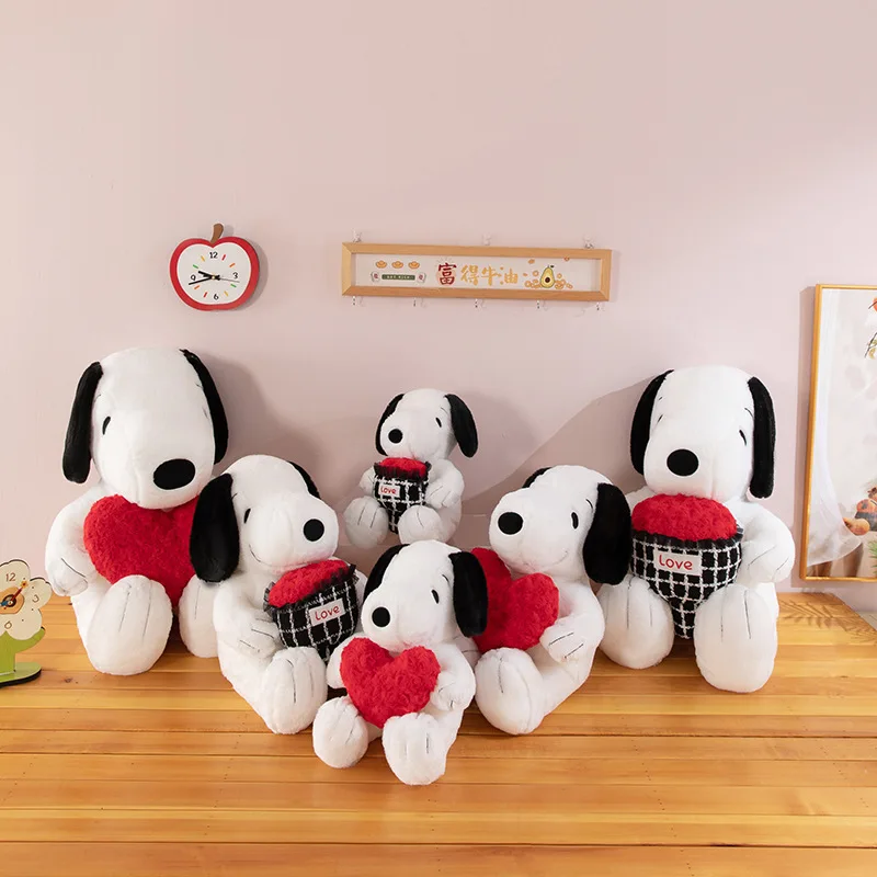 Urocza pluszowa zabawka Snoopy, wypchany piesek Snoopy trzymający serce, słodka wypchana lalka dla dzieci, prezent urodzinowy, zabawka pluszowa hurtowo.