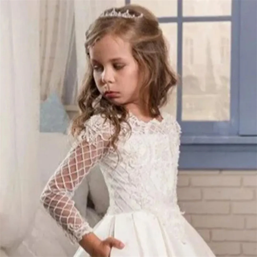 Maßgeschneiderte Hochzeit Geburtstag Party Langarm weiße Blumenmädchenkleider Satin Applikationen Muster für Bankett Erstkommunion Kleid