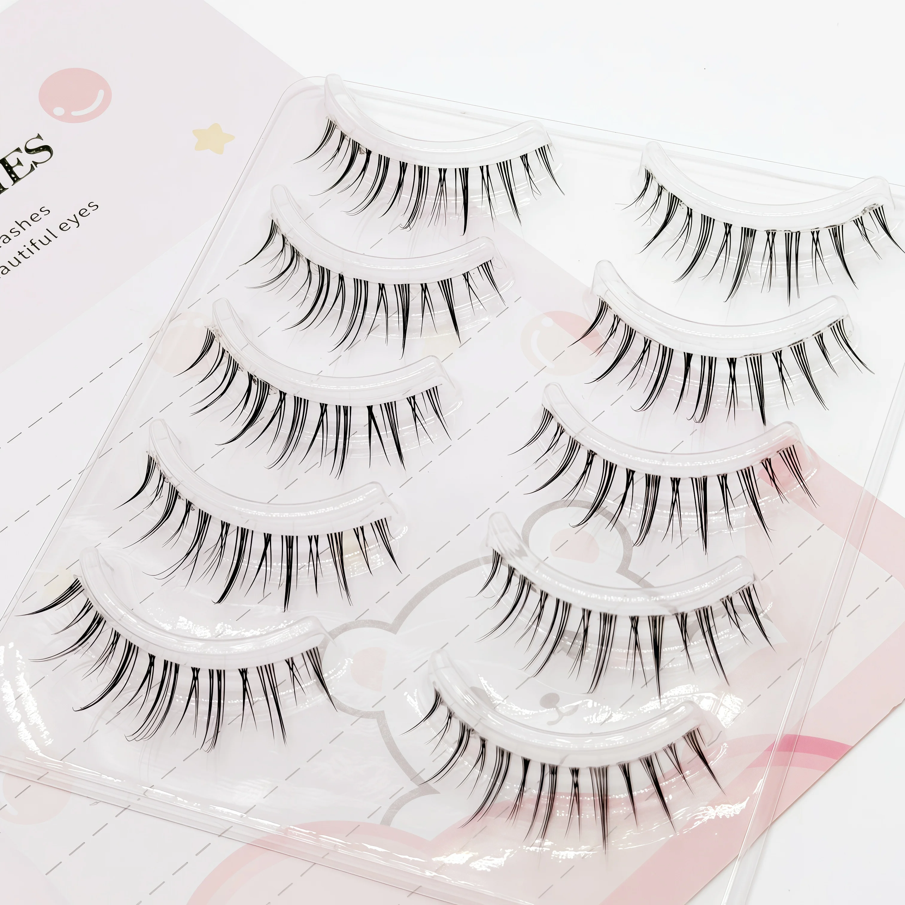 The 5 pairs of Japanese and Korean-style natural false eyelashes feature 