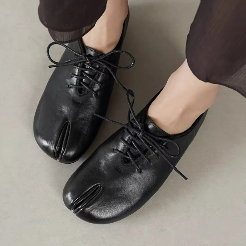 Trendy Fashion Womens Split Toe Tabi Pig Foot Flat Shoes Soft Comfort Lace Up Ballet Inspired Loafers Suitable for Daily Commute