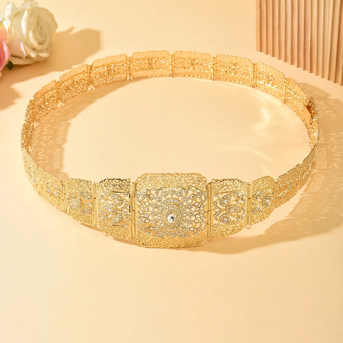 حزام تخريمية رائع لحفلات الزفاف - خيارات متعددة الألوان مع لهجات كريستال وأحجار كريمة لامعة لتصفيف بيان ثوب الزفاف المبهر #4