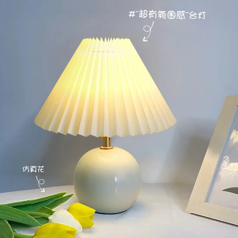 

Creative desk lamp pleated girl bedroom night light Nordic Internet celebrity ins atmosphere ceramic decorative bedside lamp