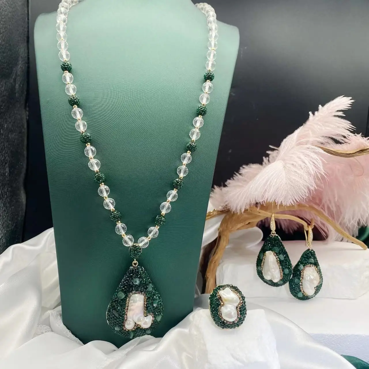 

Natural Crystal Baroque Pearl Versatile Jewelry Set, Green Pendant Earrings, Suit Skirt Jewelry