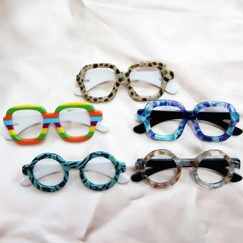 Glasses shaped acrylic brooch, personalized, niche, unique style, chest flower clothing accessories