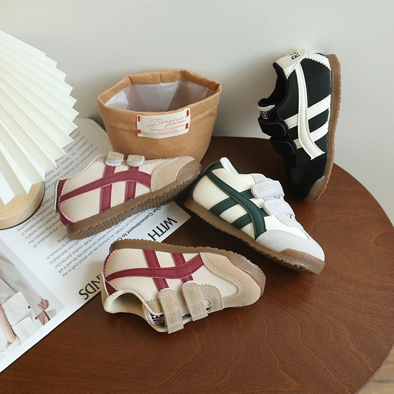 

Детские кроссовки, новинка лета 2024, легкие дышащие спортивные кроссовки для мальчиков, повседневная обувь с мягкой подошвой для девочек, студенческая обувь