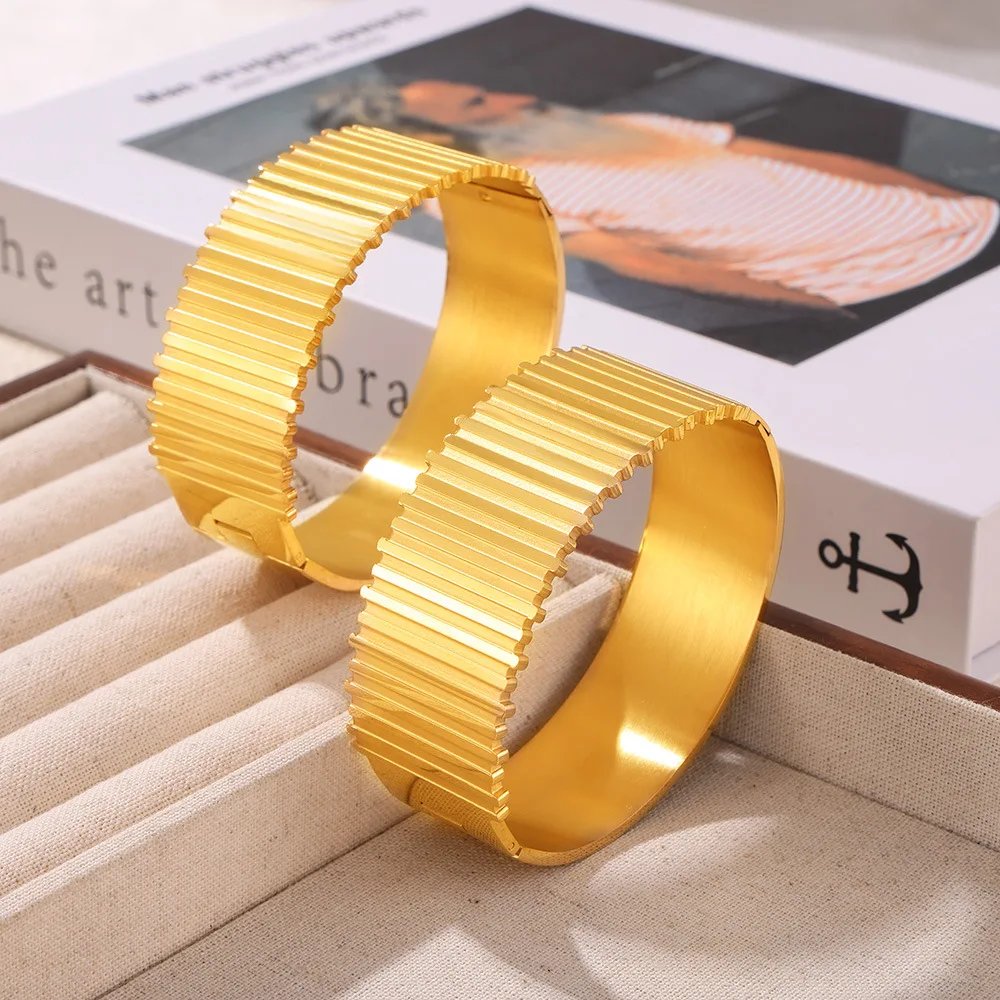 A Normcore Style, Versatile Geometric Multi-Layered Line Design Jewelry, Sense of Design Work Clothing Niche Elegant Titanium Steel Bracelet