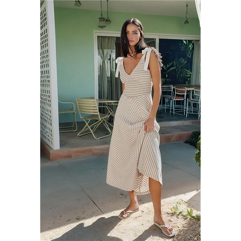 【SEE】ผู้หญิงลําลองฤดูร้อน Smocked V คอชายหาดลาย Sundress Flowy ชุดเดรสยาวพร้อมกระเป๋า
