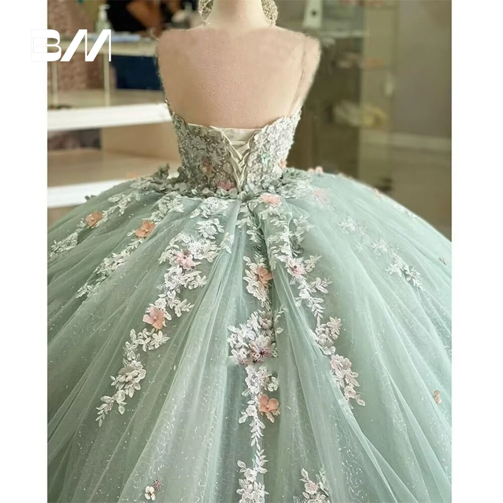 เจ้าหญิงลูกปัดลูกไม้ Quinceanera Ball Gown 2024 Strapless 3D ดอกไม้ชุดราตรี PUFFY หวาน 15 16 ชุด