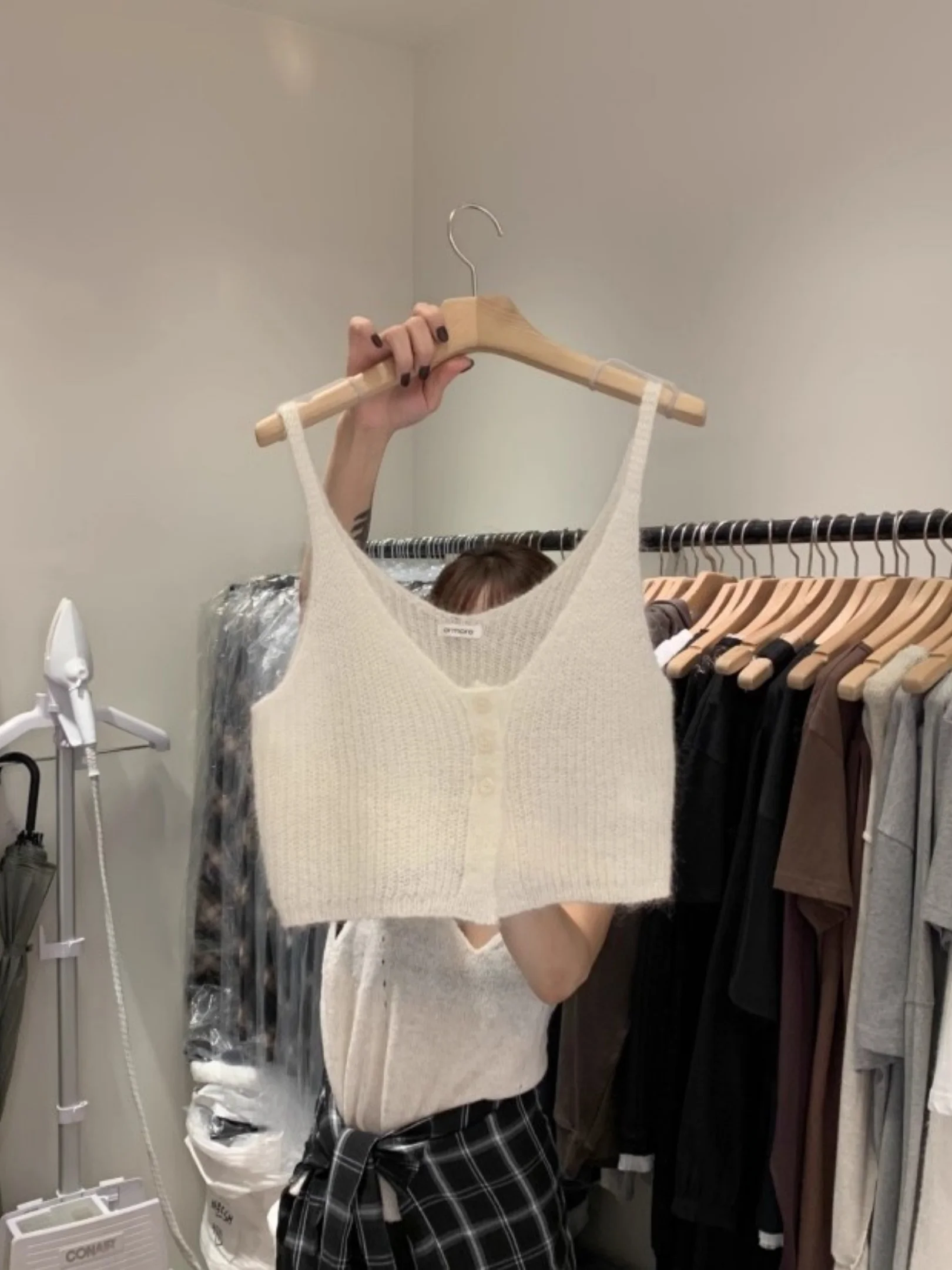 이스트 게이트 가을 겨울 신상 레트로 소프트 니트 버튼 여성 조끼 아우터웨어 레이어링 탑 브이넥 롱 컬러