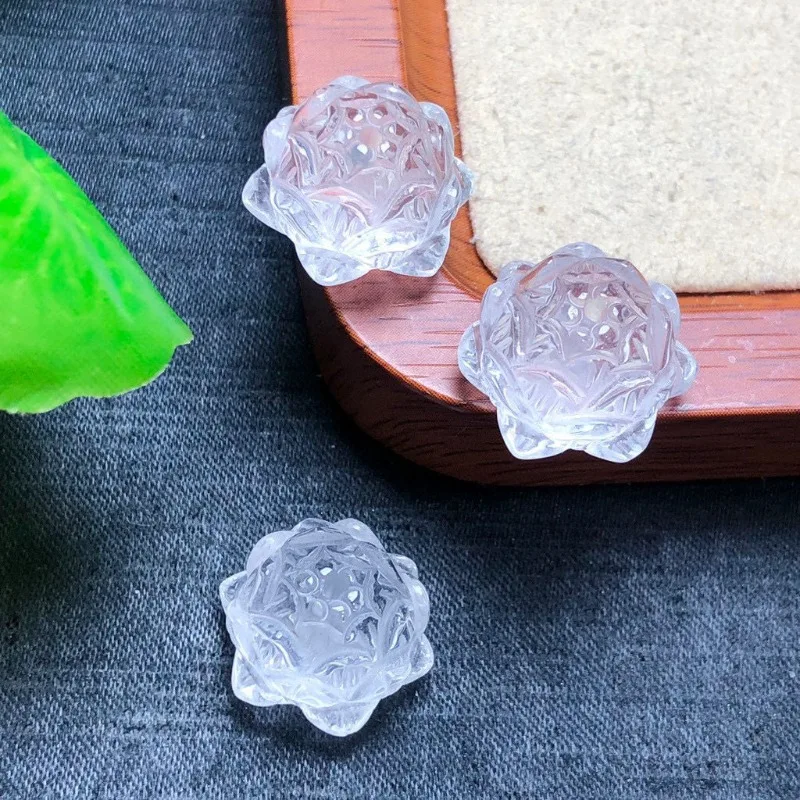 

White crystal lotus accessories
