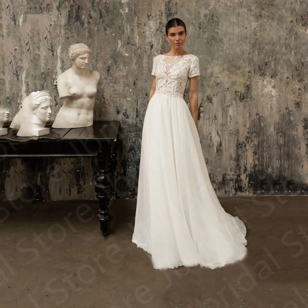 

Charming 2023 New Lace Wedding Dresses Ivory Short Sleeves Bride Bateau Neck Bridal Gowns Pearls Beaded Court Train