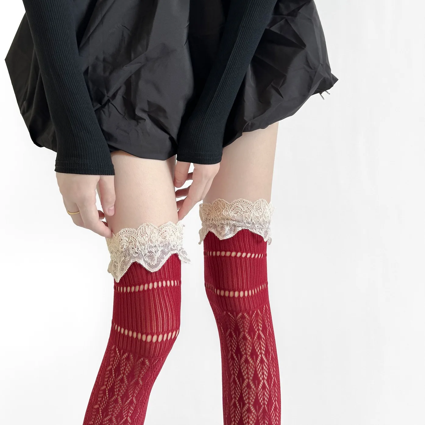 Японские ретро кружевные полые ромбовидные сетчатые носки выше коленаJ K носки с ворсом на икрыть Японские ретро кружевные полые ромбовидные сетчатые носки выше коленаJ K носки с ворсом на икрыть