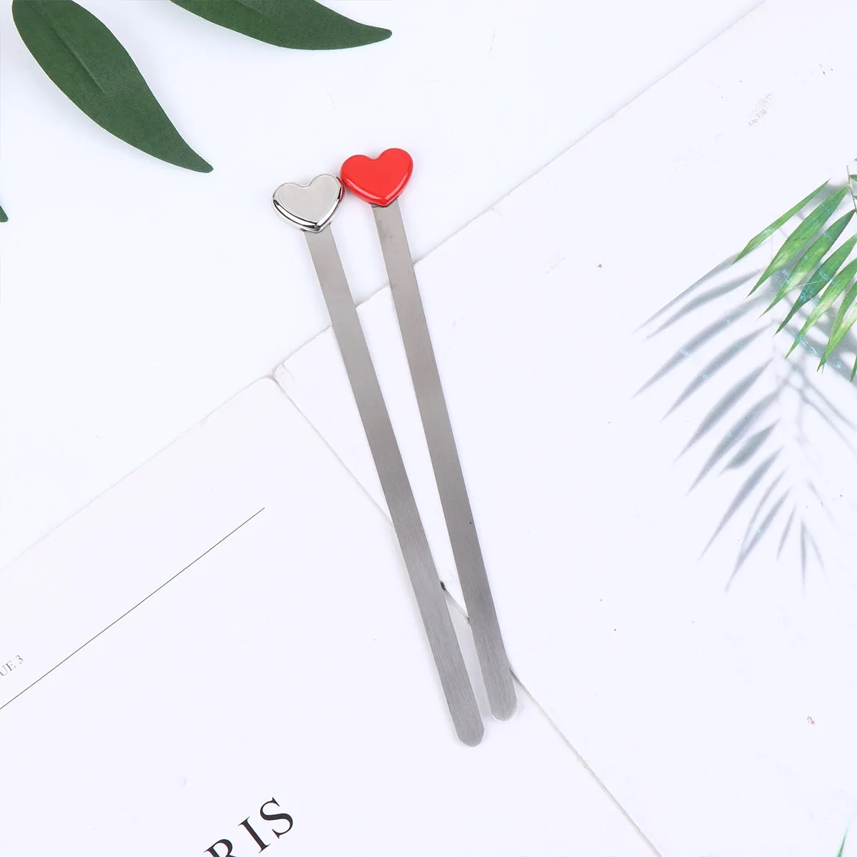 

2Pcs Heart Shaped Metal Bookmark Unique Creative Page Marker for Students Readers Writers Graduation Gifts Red Silver