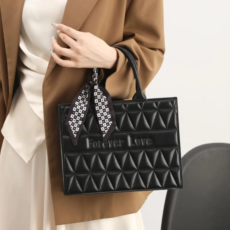 

Vintage Fashionable Shopper Bag Elegant Leather Classic Designer Paris Fashion With Letter Logo