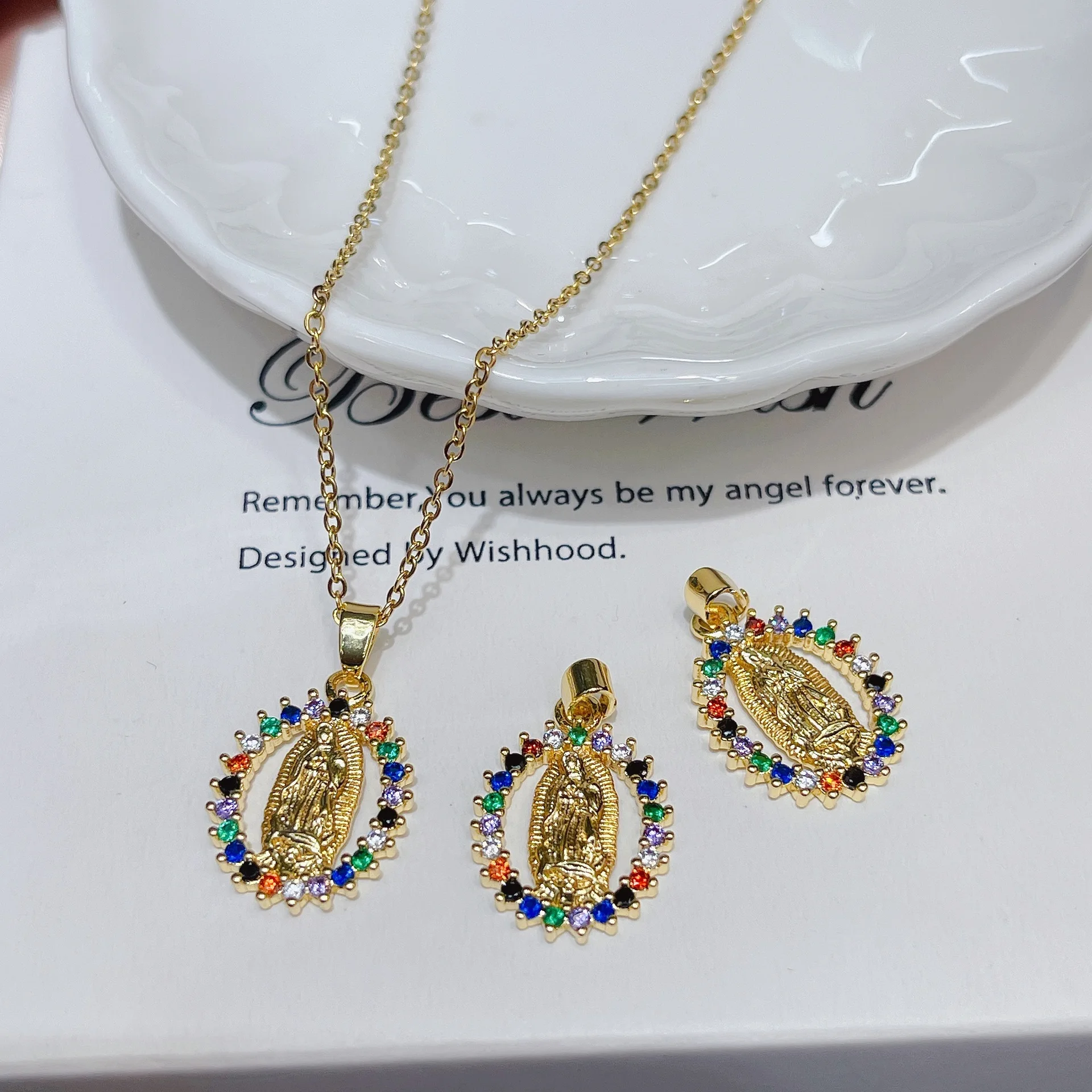 Fashion Vintage Virgin Mary Necklace Men Ladies Lucky Virgin Mary Oval Simple Clavicle Pendant Religious Gift