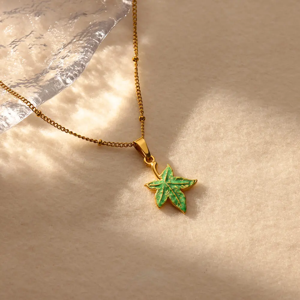 New in Green Star Maple Leaf Necklace for Women Stainless Steel Necklaces Wedding Golden Charm Jewelry Prom Accessories Gifts