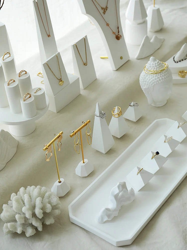 

Стеллаж для демонстрации ювелирных изделий, оригинальные украшения в минималистичном стиле, кольца, ожерелья, реквизит для демонстрации магазина