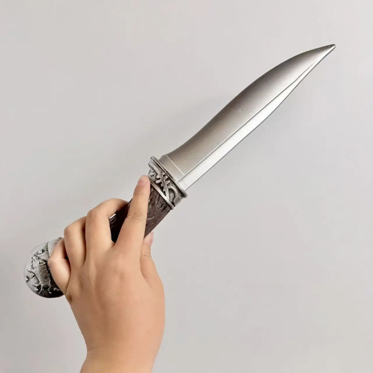 37cm/14.5inch Foam Sword Stage Performance Martial Arts Prop Silver Blade Pu Sword Western Short Sword Cosplay Knives Toys Boys - view 5