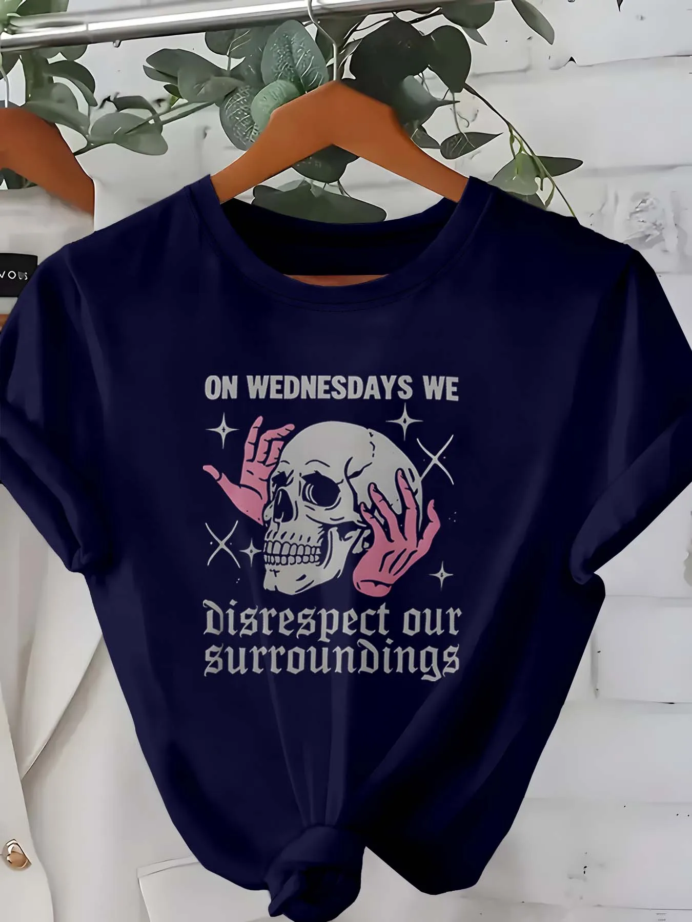 

Большой размер, острый череп, руки, графический массивный топ для модных вибраций на Хэллоуин