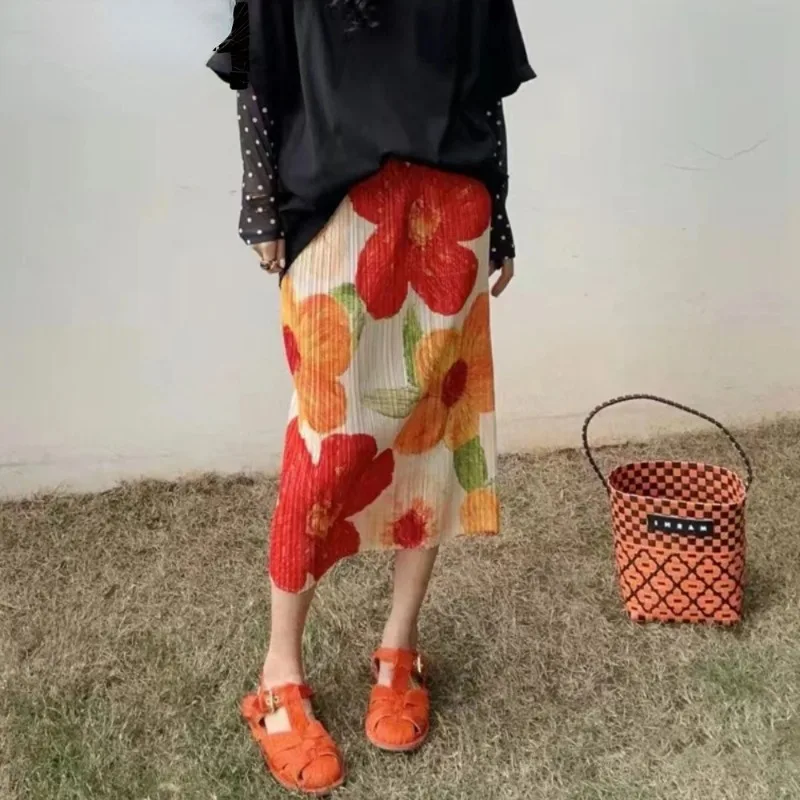 

Miyake Folded Oil Painting Straight Tube Back Split Half Skirt for Women's 2024 Summer New Original Design Age Reducing Skirt