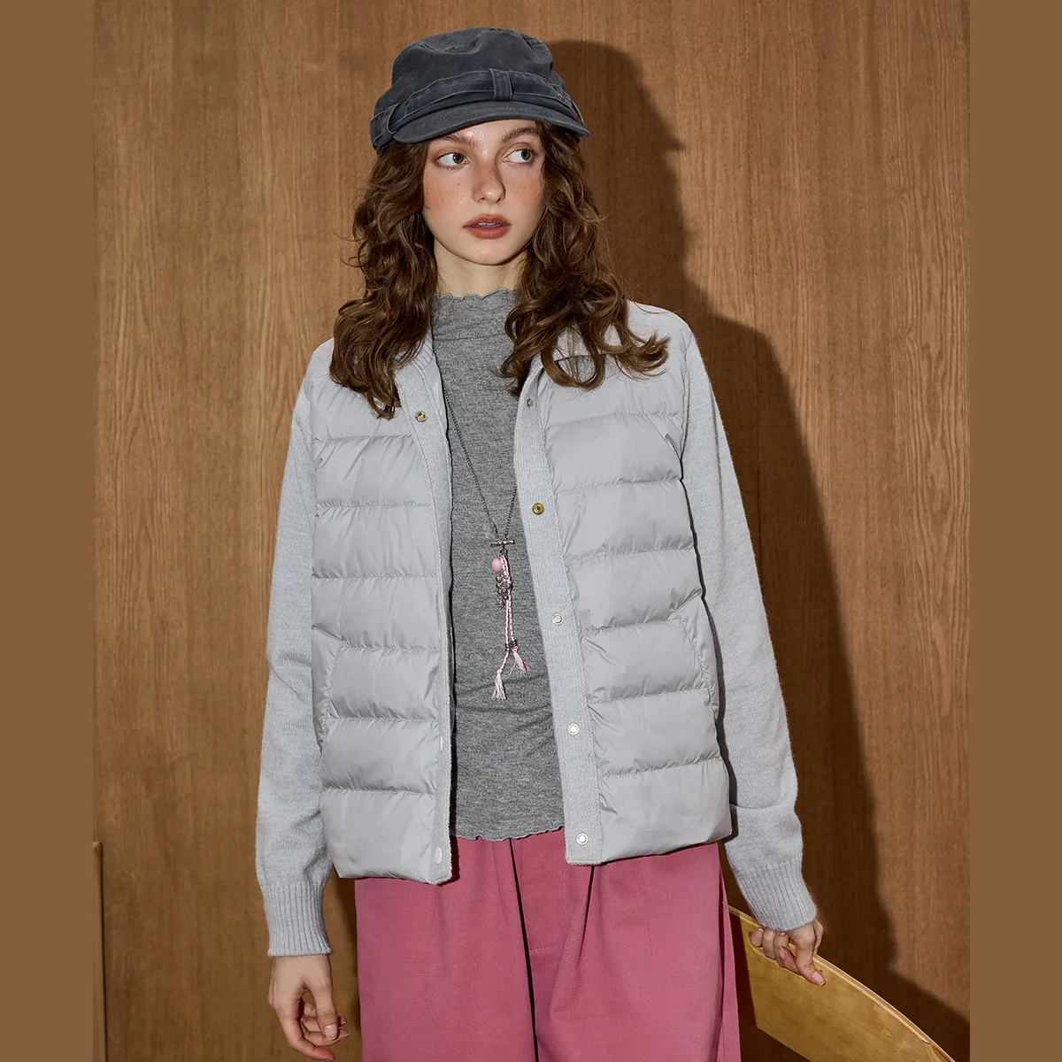 معطف شتوي نسائي لعام 2025 90% من ريش البط الأبيض معطف مرقع بأكمام متماسكة منتفخ بقصة ضيقة وتصميم خفيف الوزن سترة مزيج مزخرفة