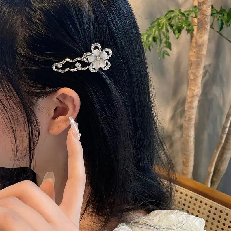 แฟชั่นและหรูหราเลียนแบบไข่มุกดอกไม้ Hairpin ส่วนบุคคลและอเนกประสงค์ผู้หญิง Duckbill Headband เครื่องประดับขายส่ง