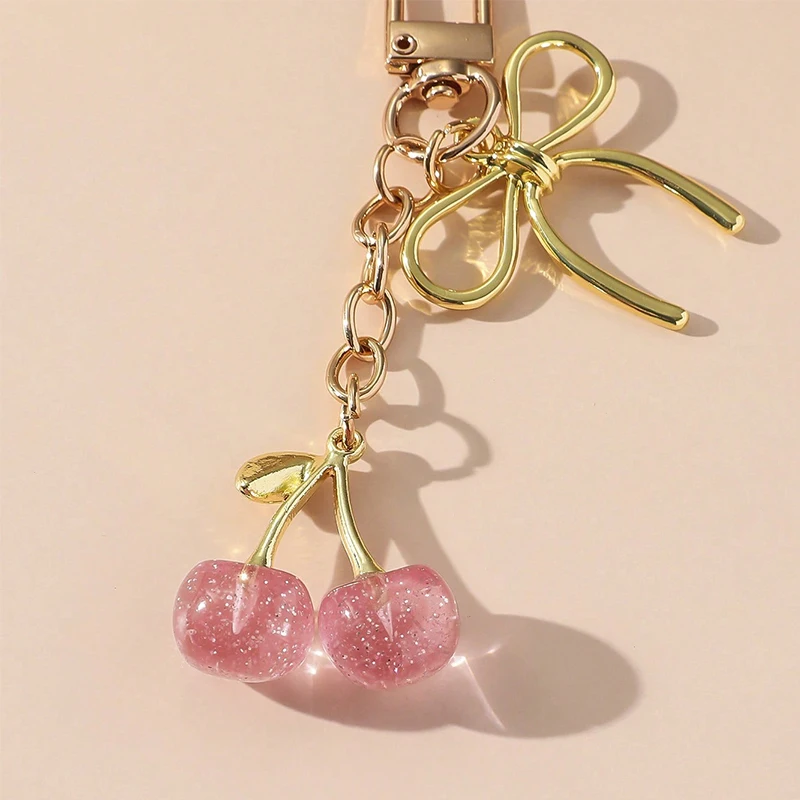 سلسلة مفاتيح على شكل كرز أحمر للنساء حقيبة لطيفة تزيين مجوهرات متعددة الوظائف ملحقات مفاتيح السيارة حلقة مفاتيح ساحرة عصرية